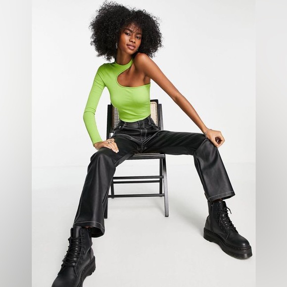 𝗕𝗲𝗿𝘀𝗵𝗸𝗮 Ribbed Cutout Asymmetrical Top - Picture 2 of 3